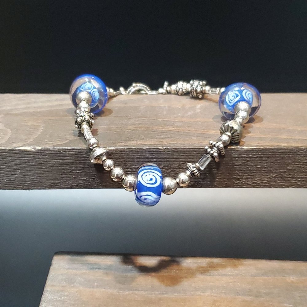 8 Inch 925 Sterling Silver Cool Blue And White Glass Bracelet